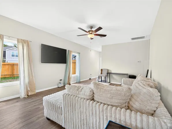 8215 Vanilla Orchid Dr, Houston, TX 77016