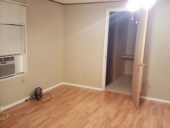 Master bed room with large bath and walkin closet