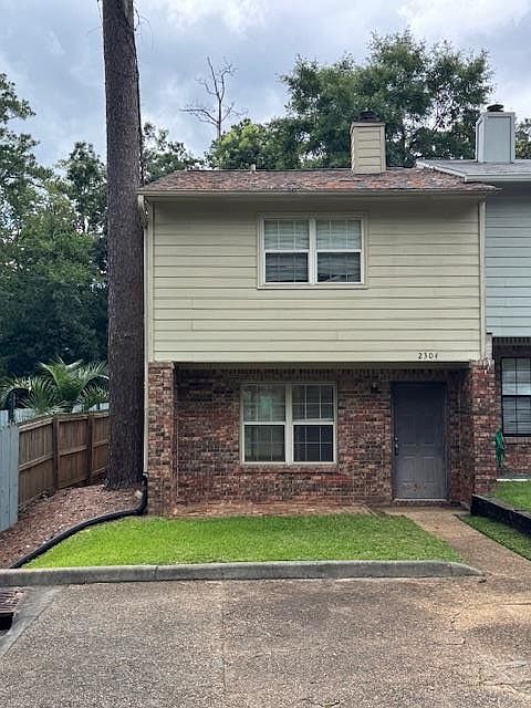 1st image of 2304 Claremont Ln