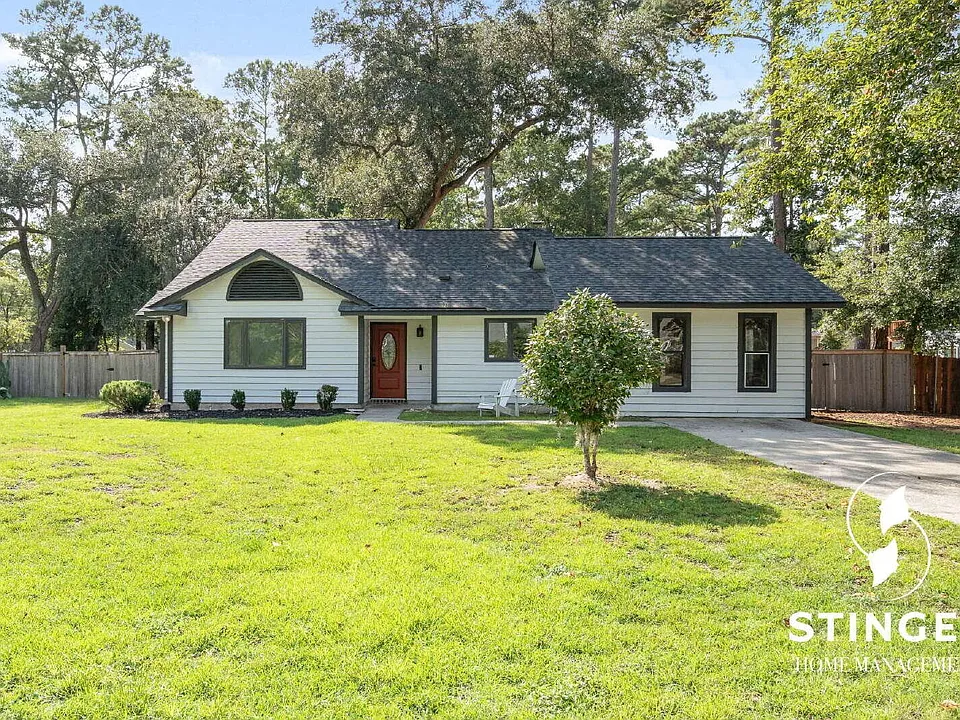 4 Chesterfield Lake Dr