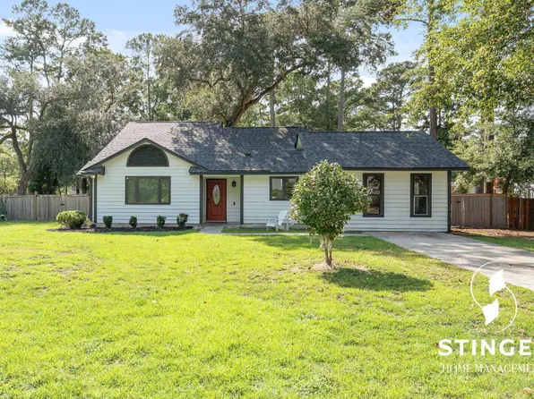 4 Chesterfield Lake Dr, Beaufort, SC 29906