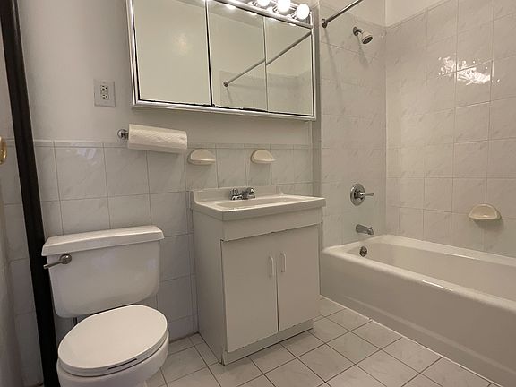4th image of 439 9th St APT 1A