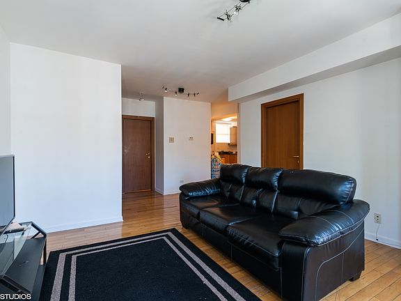 3rd image of 6312 N Richmond St APT 3B