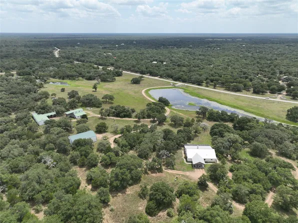 2003 Oakridge Rd, Weimar, TX 78962