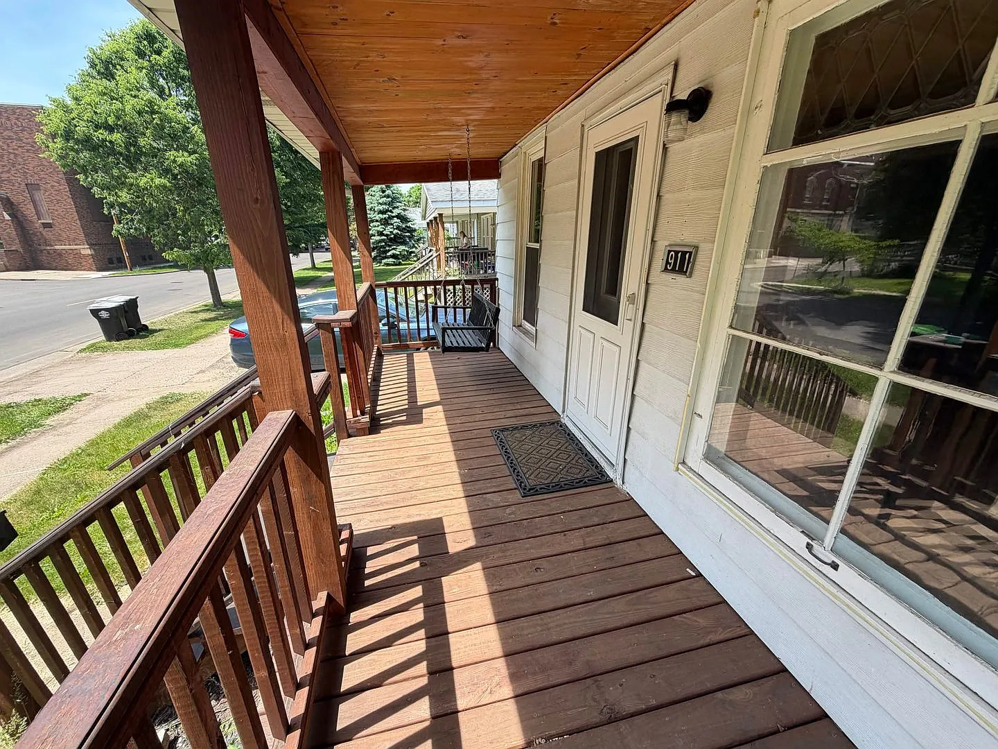 $1,700| 2BD 1.5BA| 911 2nd Ave | Available Now! — Photo 3