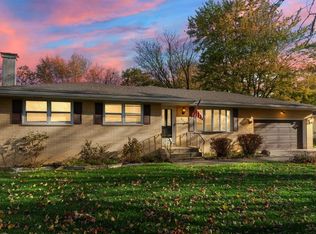 302 Sherwood Dr, Crown Point, IN 46307