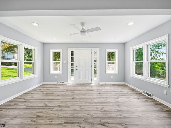 5th image of 82 Fairview Dr