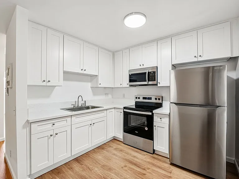 Parkhill Apts — Photo 12