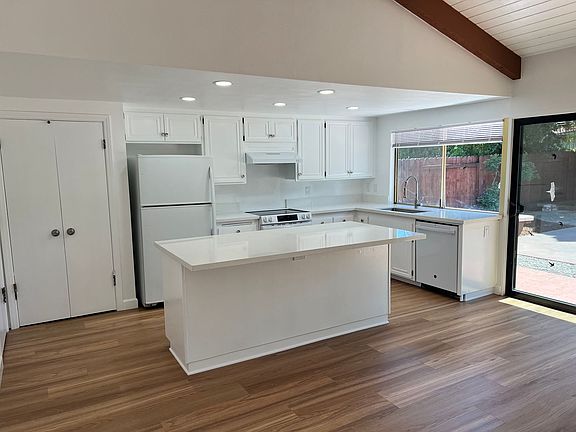 4th image of 5020 Walnut Park Dr