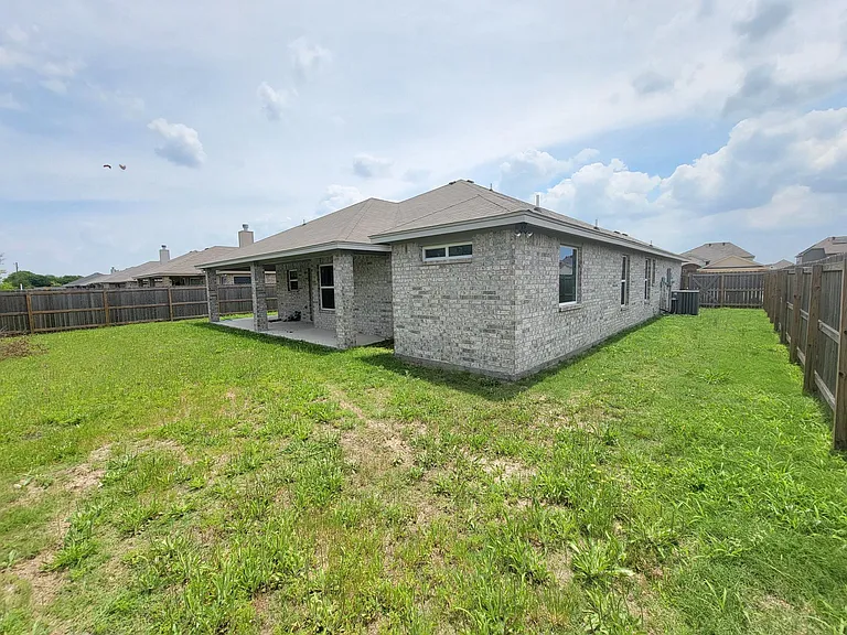 807 Holliday Dr — Photo 26