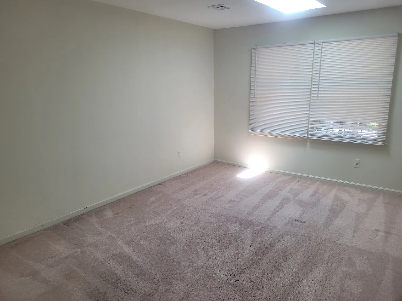 2 bed, 1050 sqft, $2,500 — Photo 2