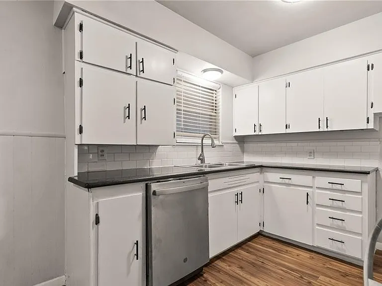 809 Shady Ln — Photo 2