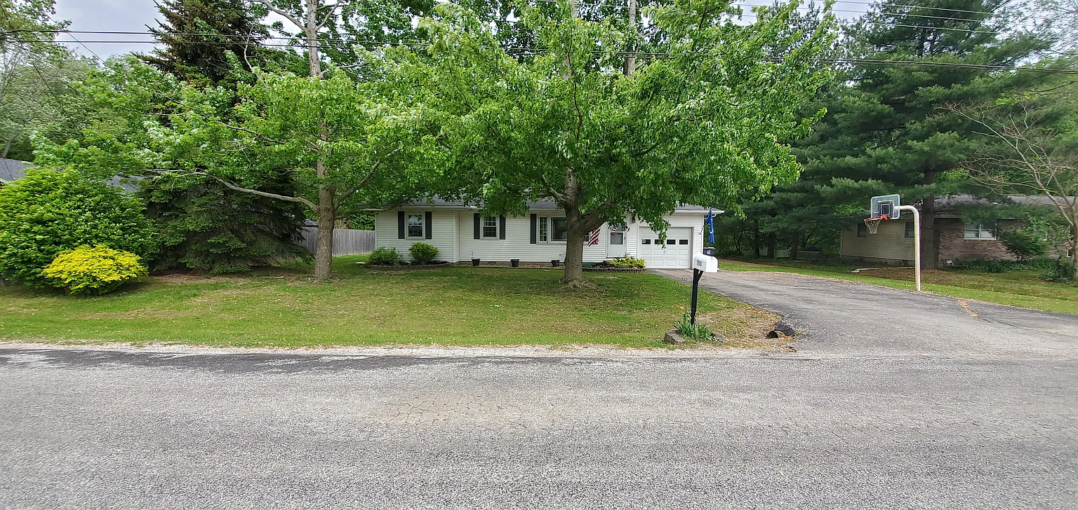 700 Lawrence Dr photo 1