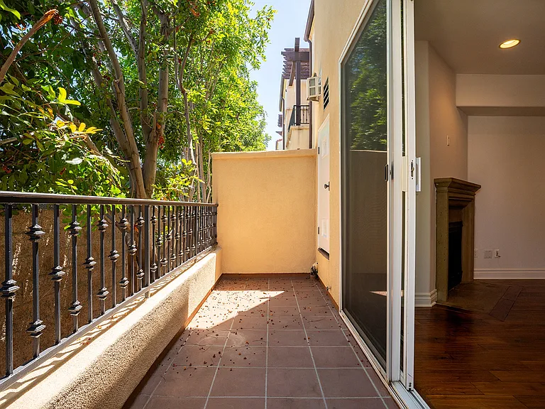 5753 White Oak Ave #12 — Photo 4