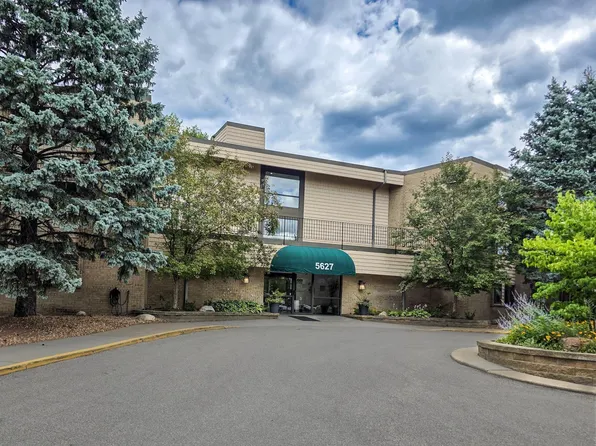 5627 Green Circle Dr APT 121, Minnetonka, MN 55343