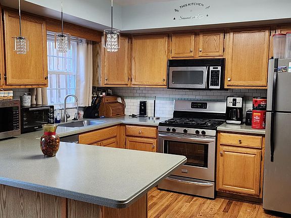 2nd image of 1013 Lindsay Ln