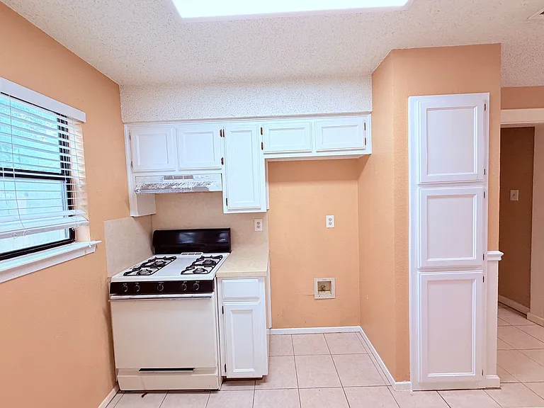 6503 Columbia Oaks Ct — Photo 10