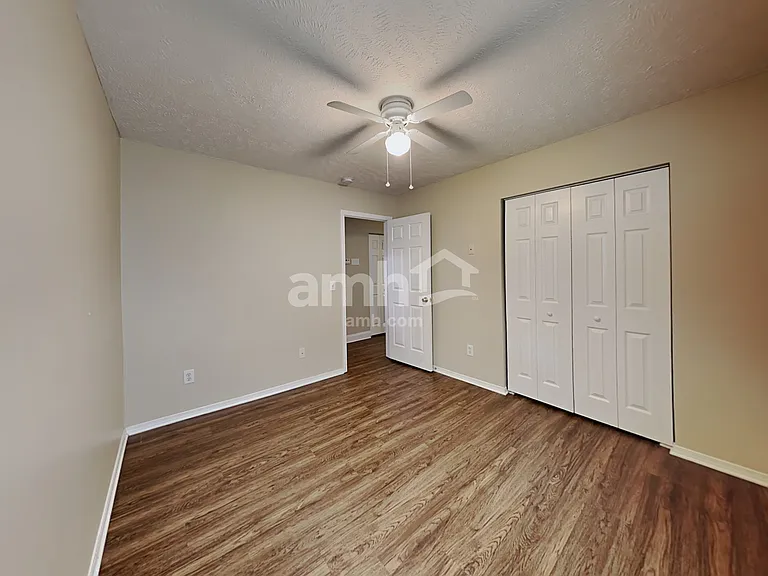 2111 Carlton Ln — Photo 16