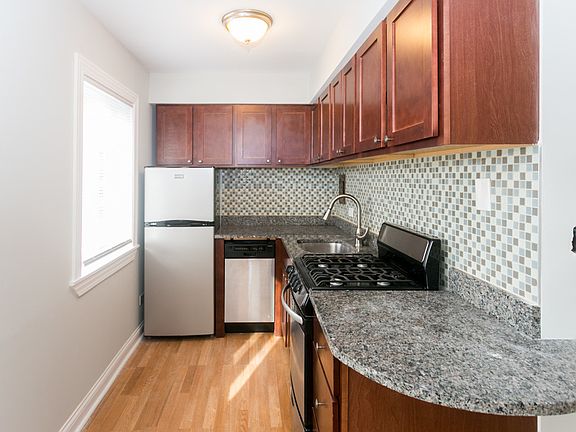 3rd image of 696-96 Elm Pl #D501