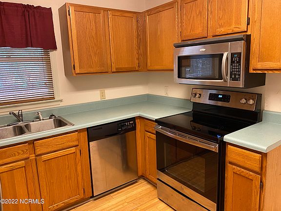 5th image of 60 Vernon Ln