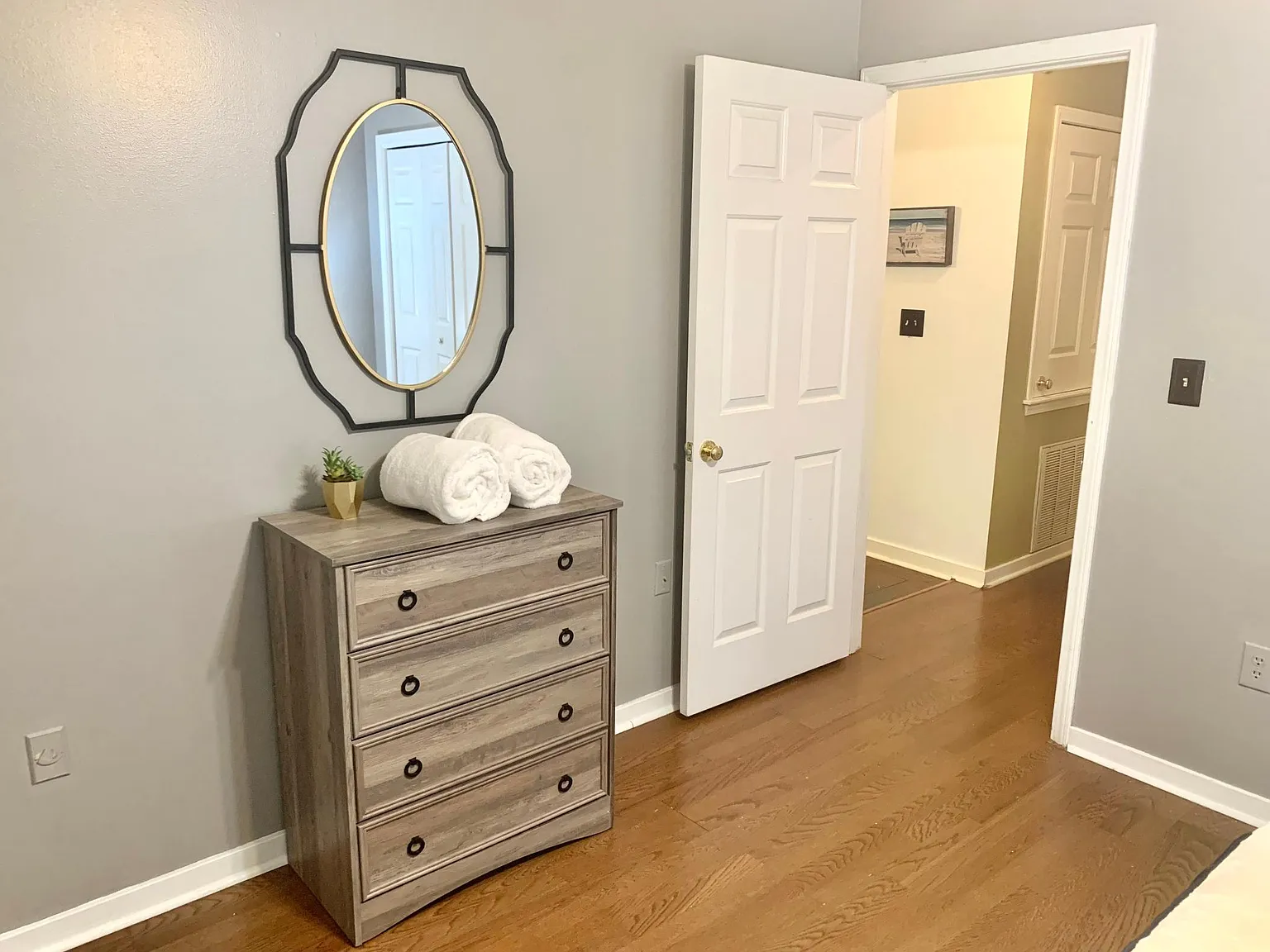 2 bed, 1.5 bath, 1078 sqft, $4,500 — Photo 2