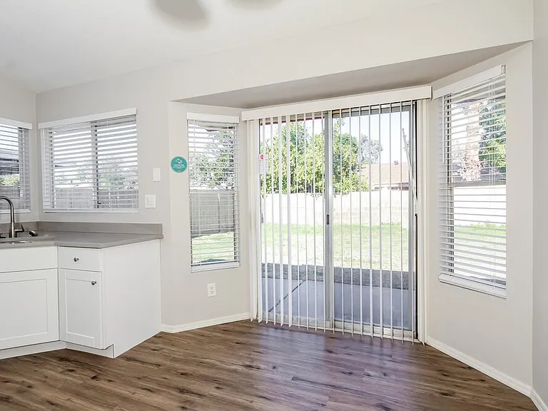 208 W Oraibi Dr — Photo 5