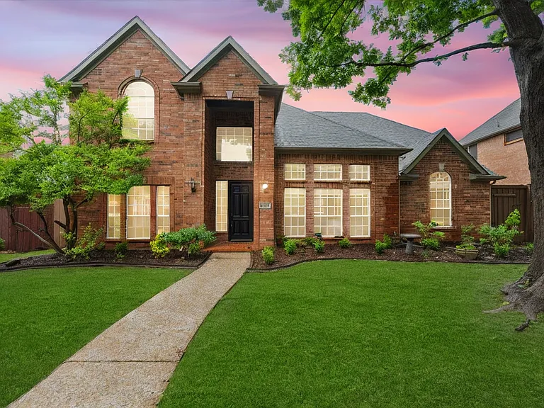 2633 Shadow Hill Ln — Photo 1