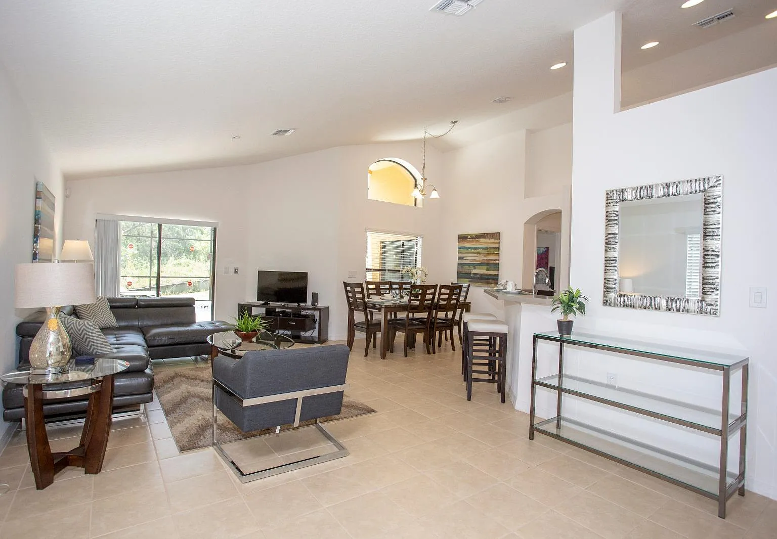 4 bed, 1556 sqft, $2,500 — Photo 2