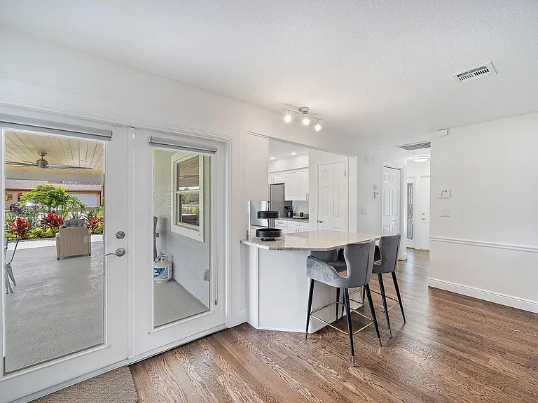 1342 Essex Dr — Photo 29