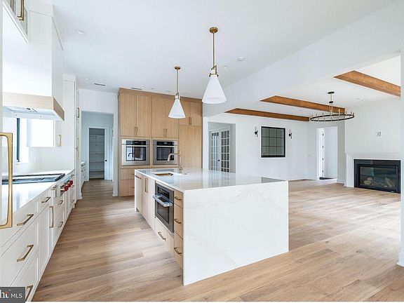 2nd image of 1179 Beaumont Rd