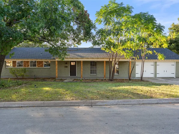 3808 Palomino Dr, Benbrook, TX 76116