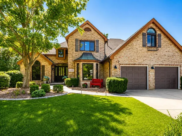 253 Fairfield Dr, Crown Point, IN 46307