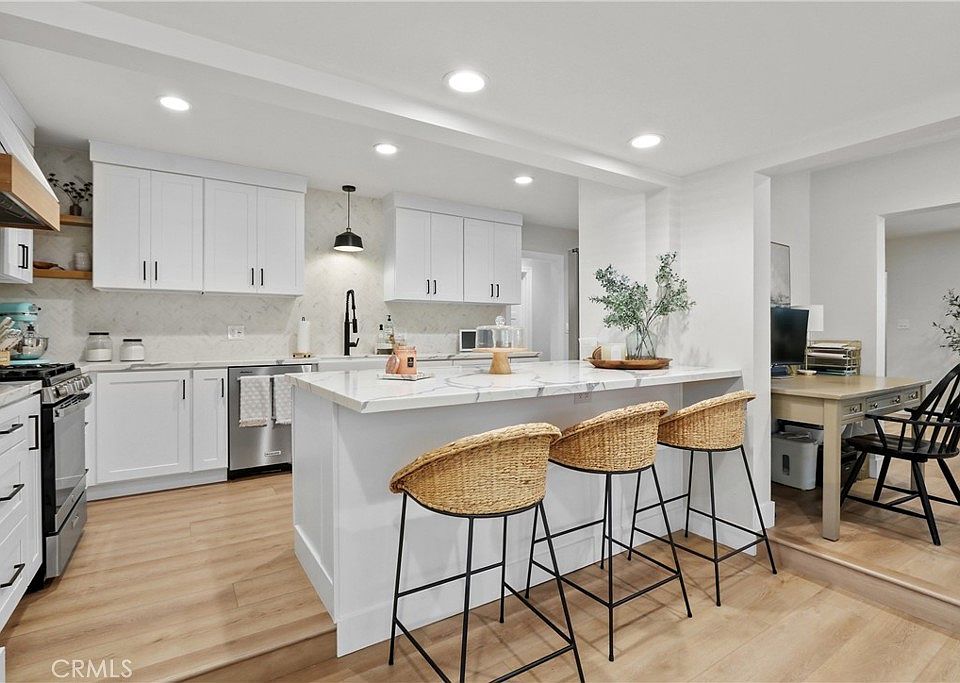 1st image of 2154 Lees Ave
