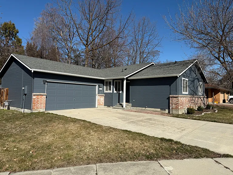 3675 N Collister Dr — Photo 2