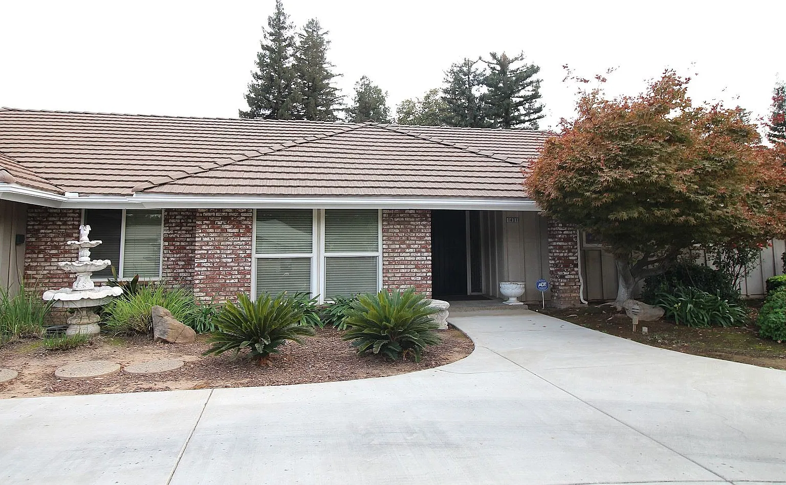 Beautifully Kept Home in Figarden w/ Pool & RV Parking — Photo 1