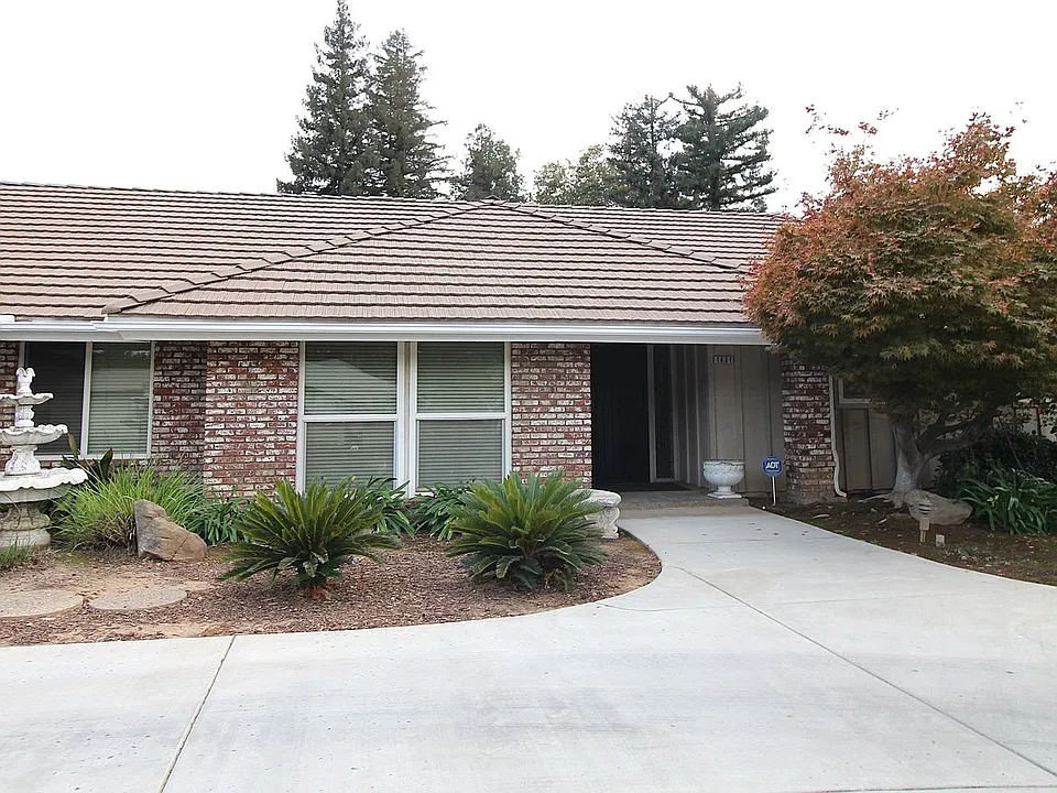 1431 W Bullard Ave