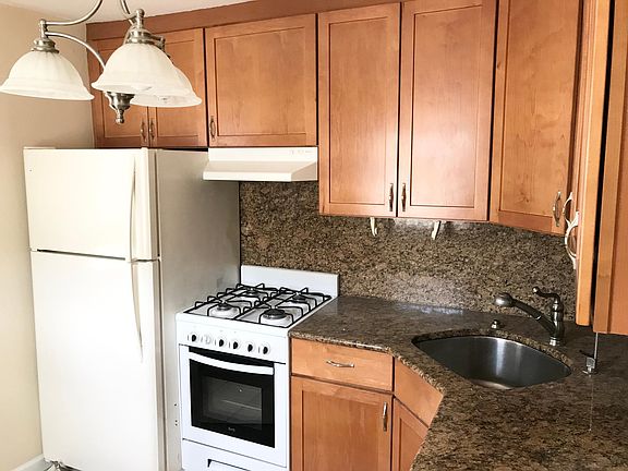 5th image of 8124 17th Ave #1