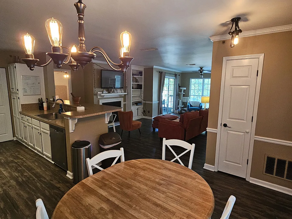 1108 Mill Pond Dr SE