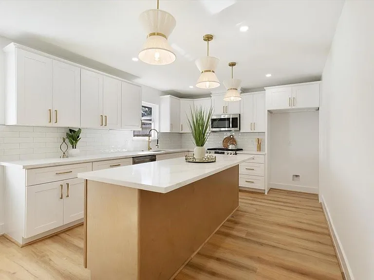 9603 Emnora Ln — Photo 7