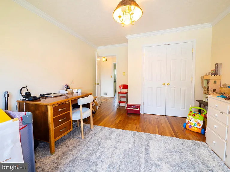 513 Jefferson St — Photo 15