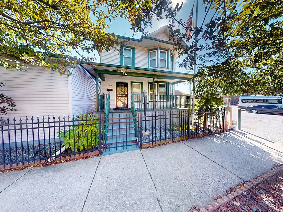 1015 W 148th St