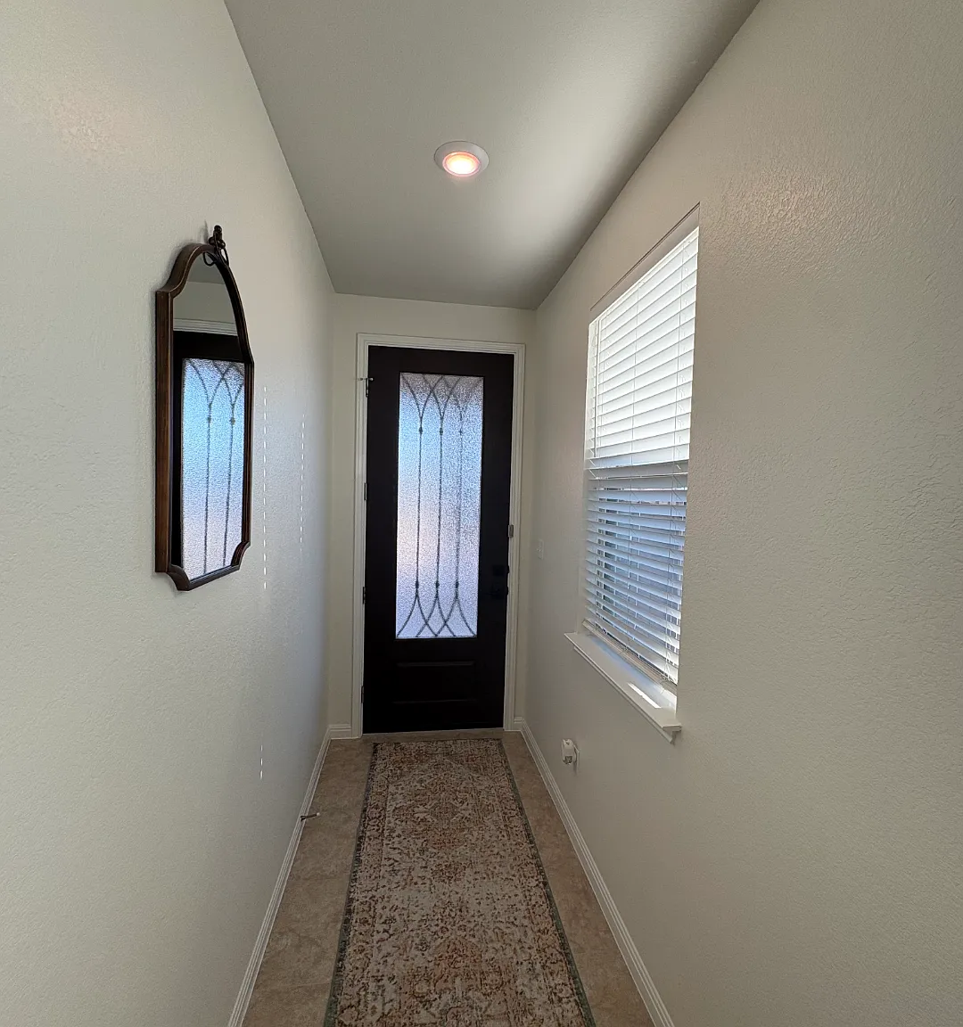 3 bed, 1250 sqft, $1,900 — Photo 2