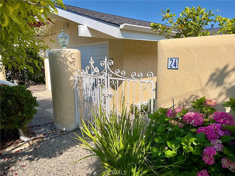 24 Pony Ln — Photo 3