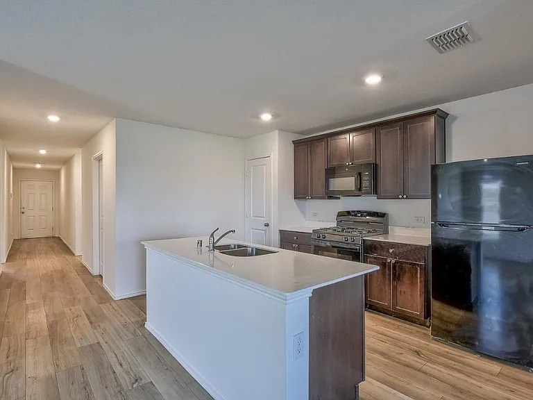 444 Frio Pass Trl — Photo 3