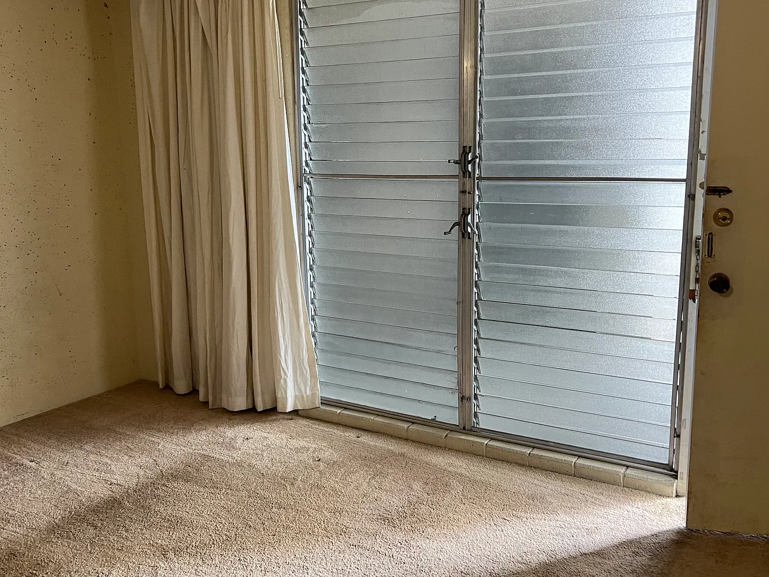 Studio, 300 sqft, $1,200 — Photo 2