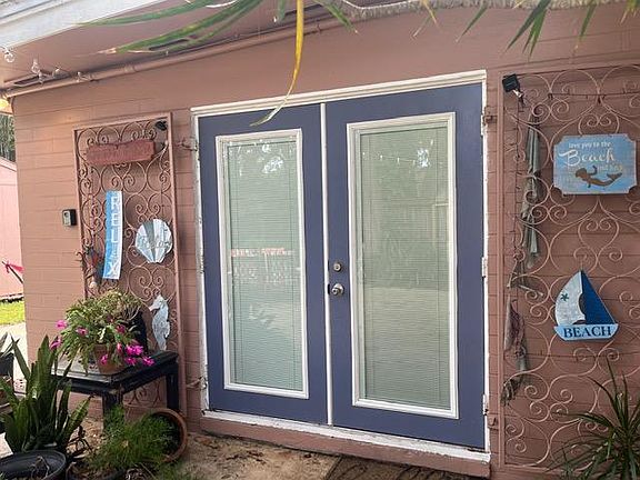 3rd image of 703 Alcazar Ave