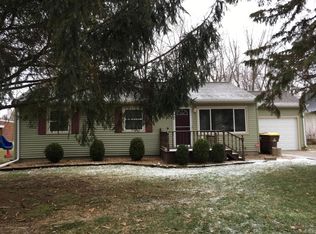 1027 Robins Rd, Lansing, MI 48917