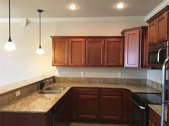 4th image of 652 N Wordsworth Ln