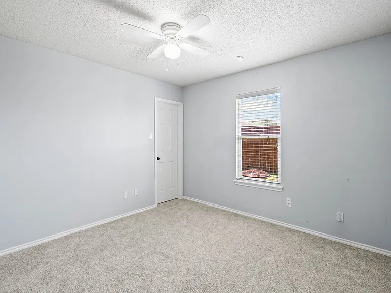 10702 Akron Ave — Photo 20