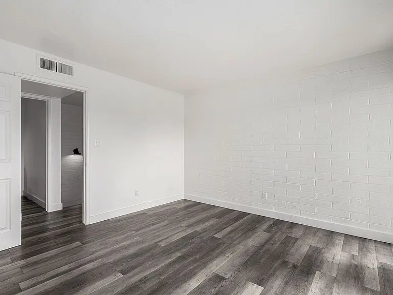Madison Flats — Photo 14
